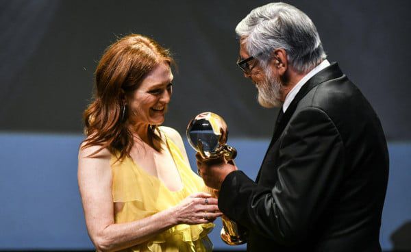 Julianne Moore receives her Crystal Globe for career achievement from Karlovy Vary Film Festival president Jiří Bartoška at the opening ceremony