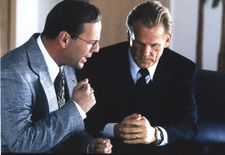 Bruce Willis as Dwayne Hoover giving Harry Le Sabre (Nick Nolte) a pep talk