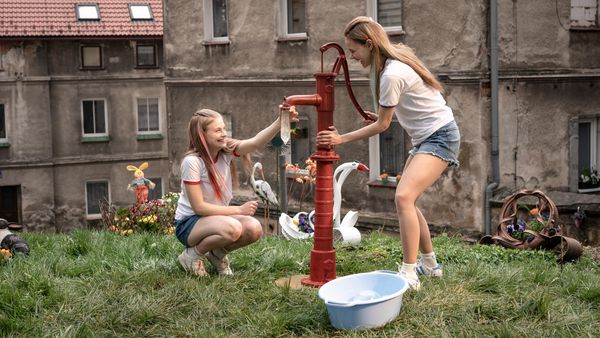 Julia Polaczek and Nel Kaczmarek as Julia and her sister Marta in Wet Monday. Director Justyna Mytnik: 'As soon as I met then-15-year-old Julia, I decided instantaneously that I wanted her to play the main role'