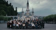 Jessica Hausner on the pilgrimage at Lourdes: “They really give out the prize for the best pilgrim!”
