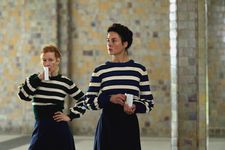 Frauke Finsterwalder on Irma (Sandra Hüller) and Sisi’s (Susanne Wolff) look: “We decided to give them stripes, as prisoners who have escaped. ”