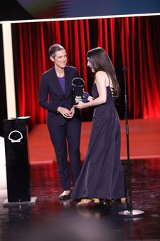 Laura Carreira receives her Silver Shell from Carole Scotta for On Falling